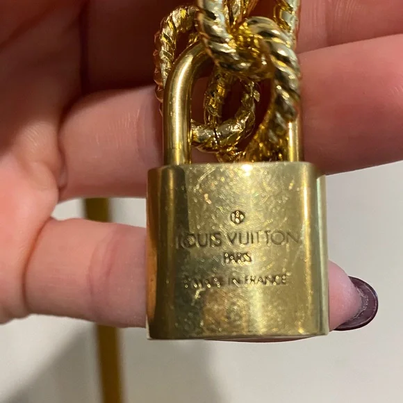 Louis Vuitton Lock on Chain - Picture 4 of 4